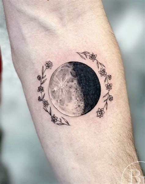 luna tattoo|30 Enchanting Moon Tattoo Ideas and Their Deep。